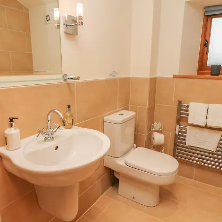 Cowslip Cottage, Carnforth Инглтон
